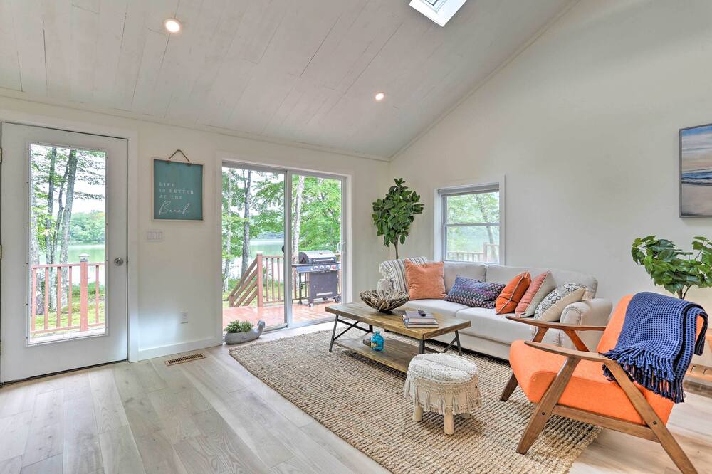 Photo of Bedroom in Swan Lake