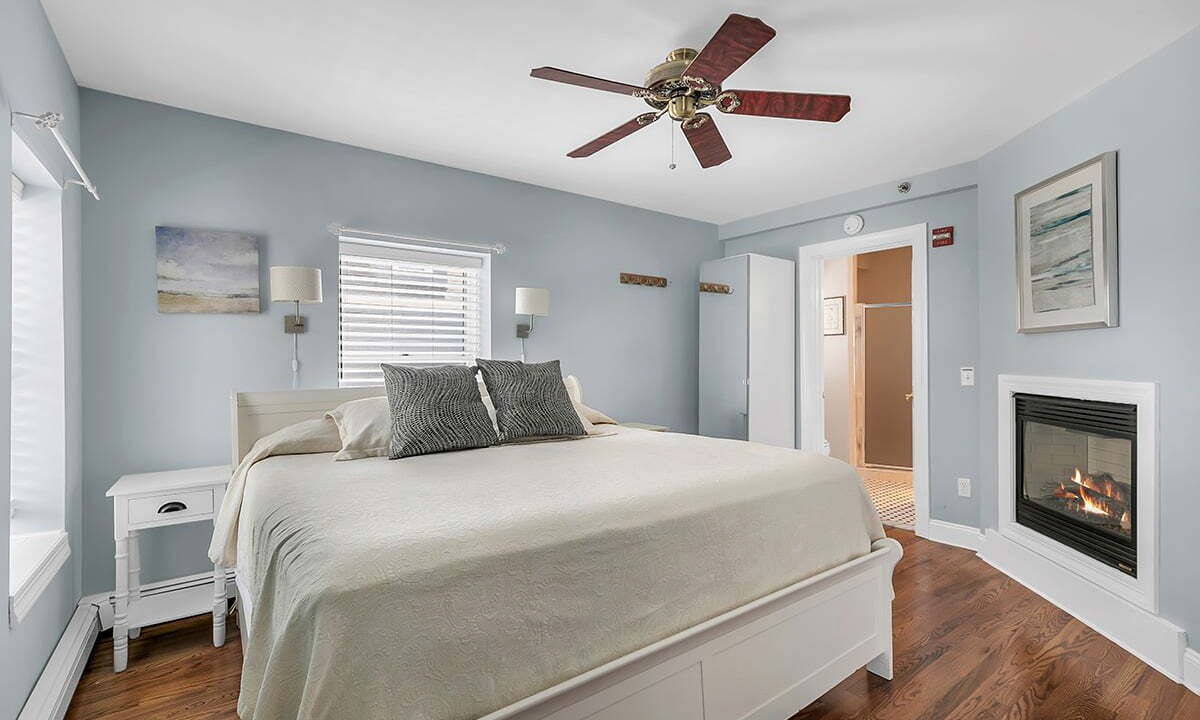 Photo of Bedroom in Wall