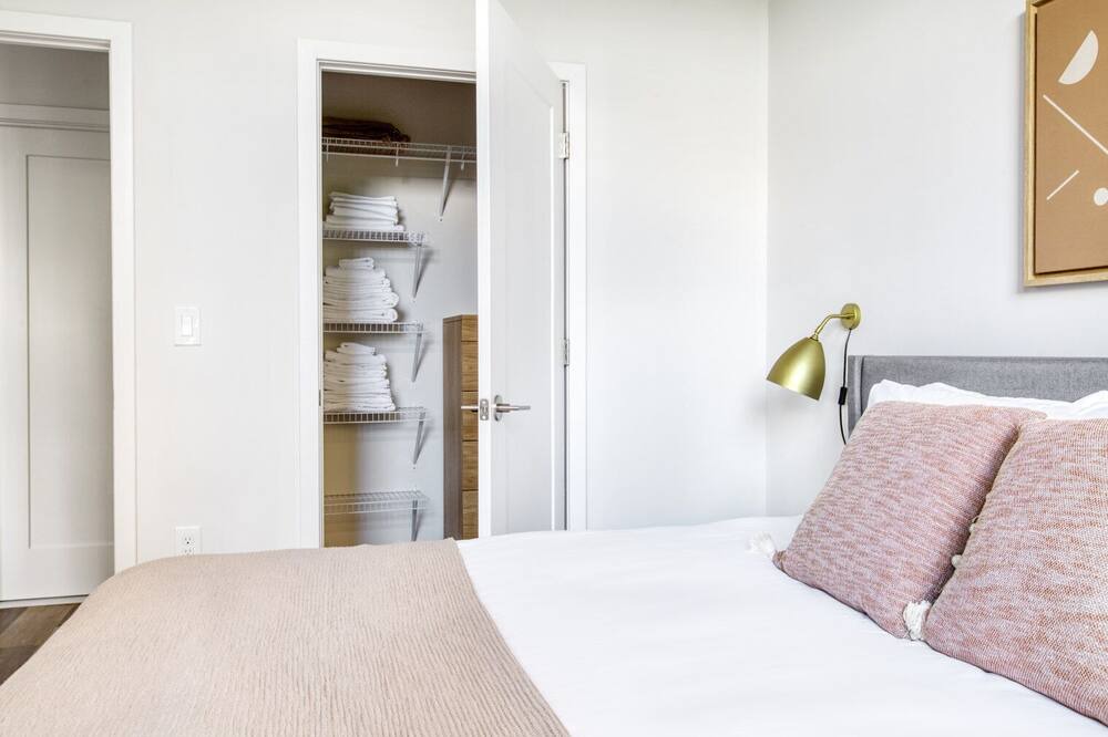 Photo of Bedroom in Crystal City