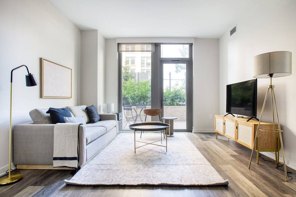 Photo of Livingroom in Crystal City