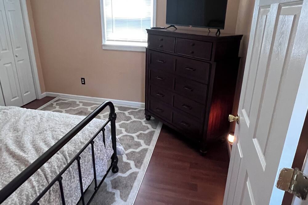 Photo of Bedroom in Keansburg