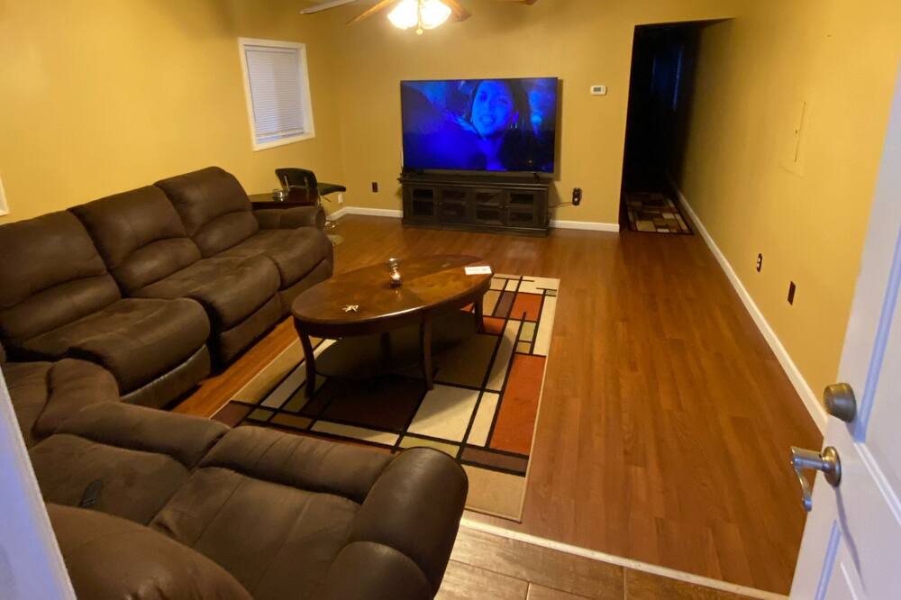 Photo of Livingroom in Keansburg