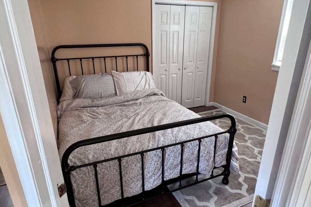 Photo of Bedroom in Keansburg