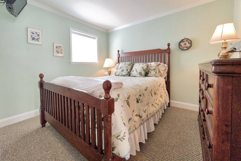 Photo of Bedroom in Avalon