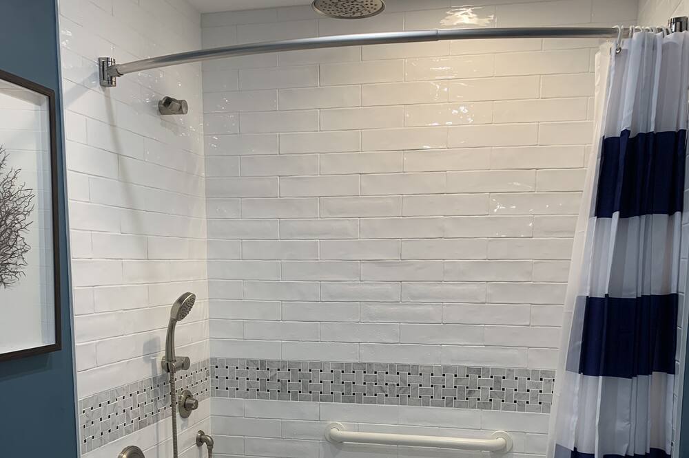 Photo of Bathroom in Admiral Estates
