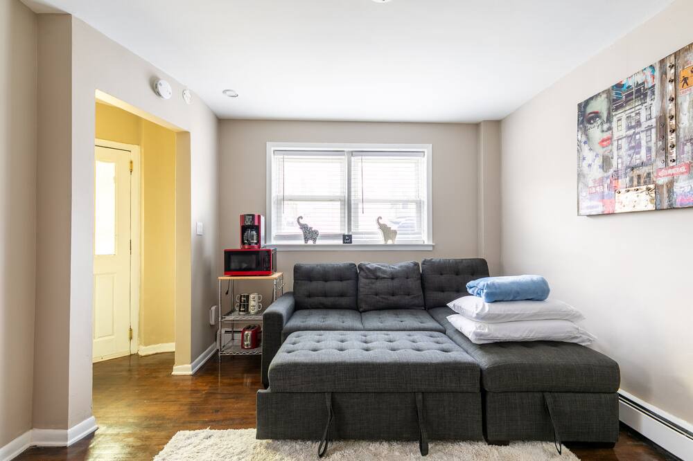 Photo of Livingroom in Kearny