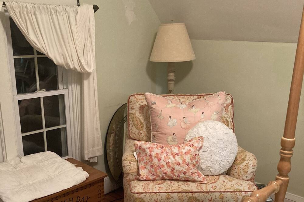 Photo of Livingroom in Haverford