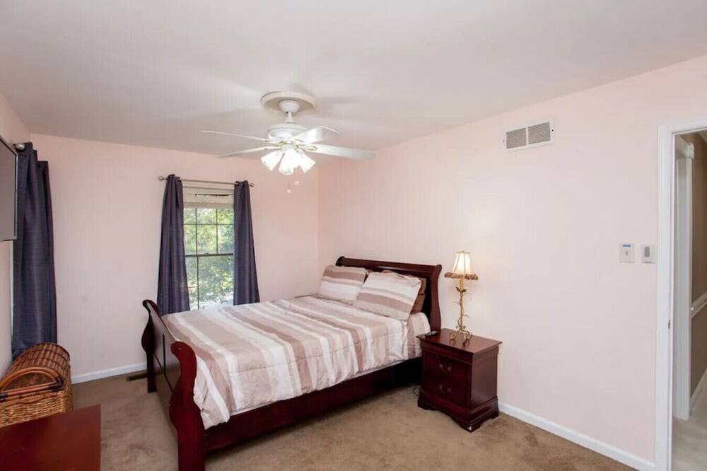 Photo of Bedroom in Newtown