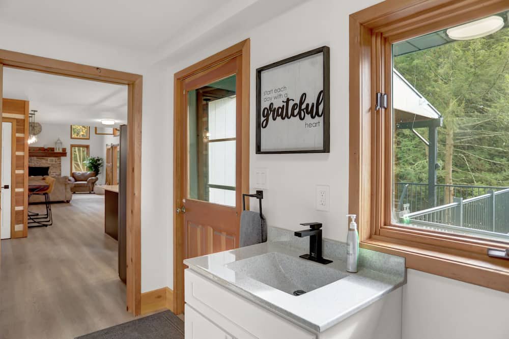 Photo of Bathroom in Duncannon