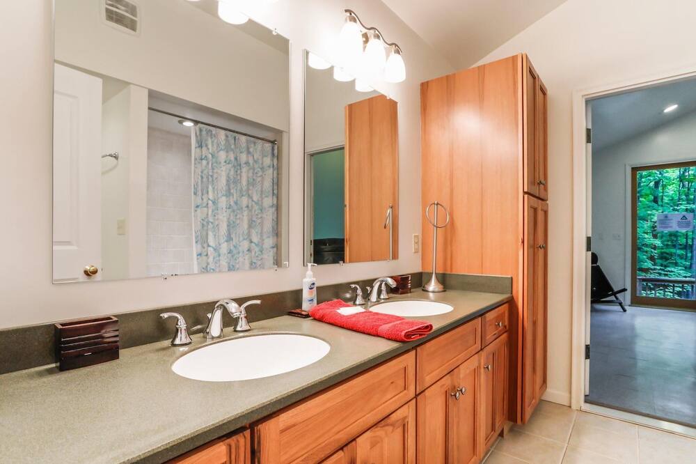 Photo of Bathroom in Berkeley Springs