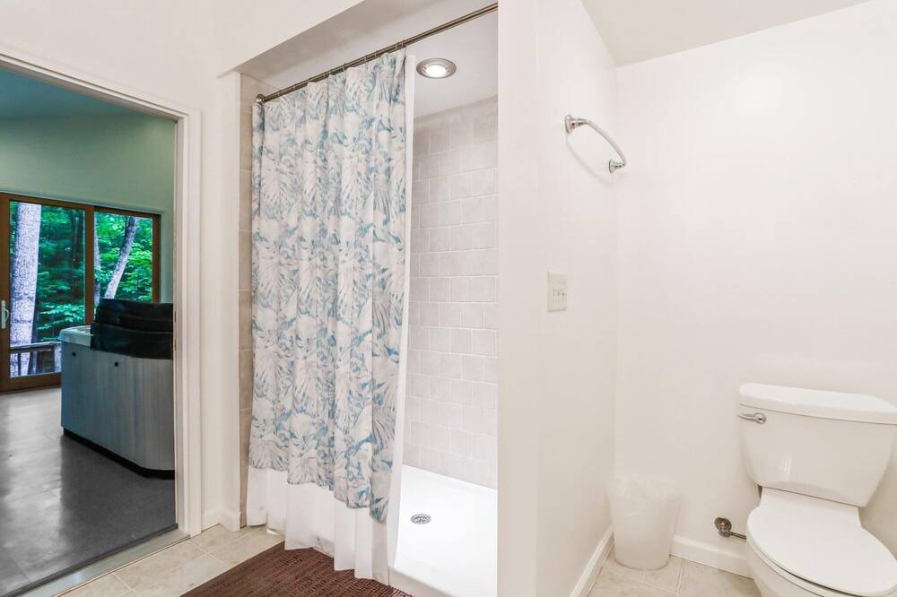 Photo of Bedroom in Berkeley Springs