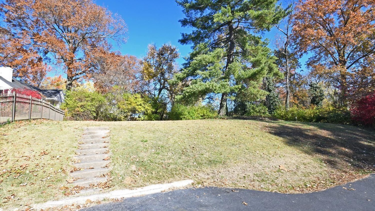 Photo of Outdoor in Roselawn Finance