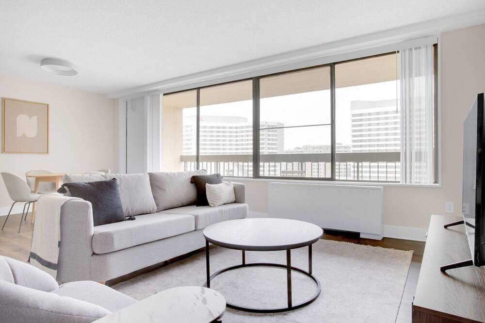 Photo of Livingroom in Crystal City