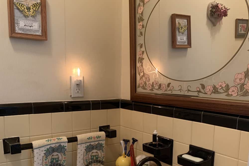 Photo of Bathroom in Carbondale