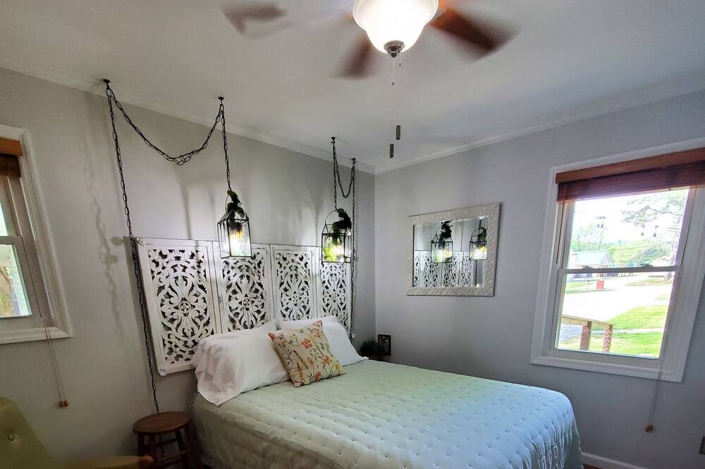 Photo of Bedroom in Spring City