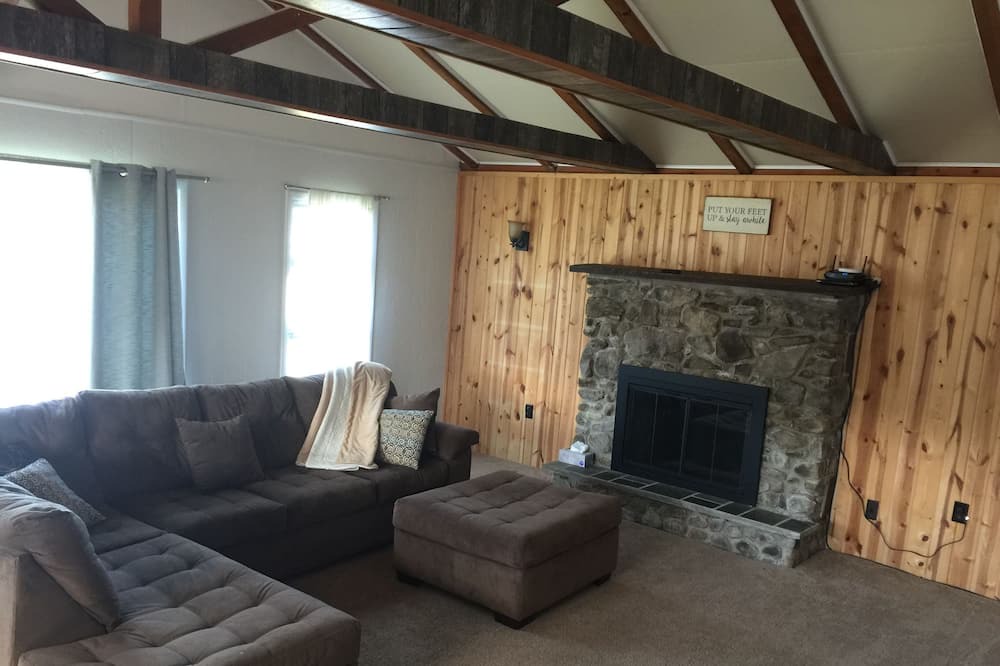 Photo of Livingroom in Port Jervis
