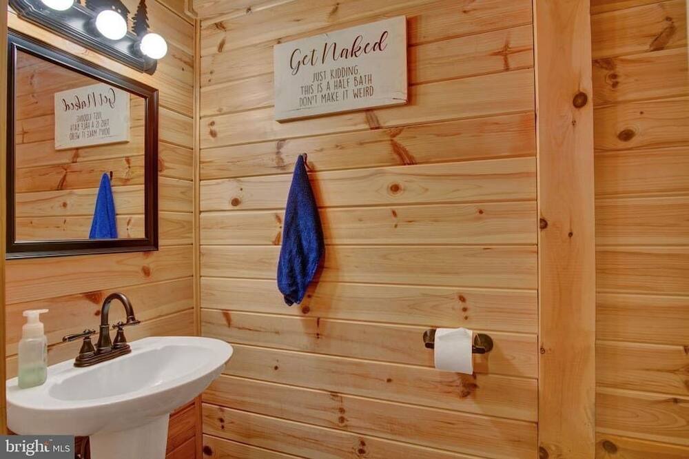 Photo of Bathroom in Orrtanna