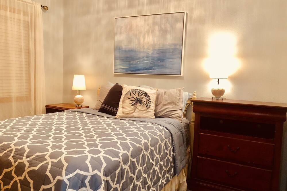 Photo of Bedroom in Depot Bench