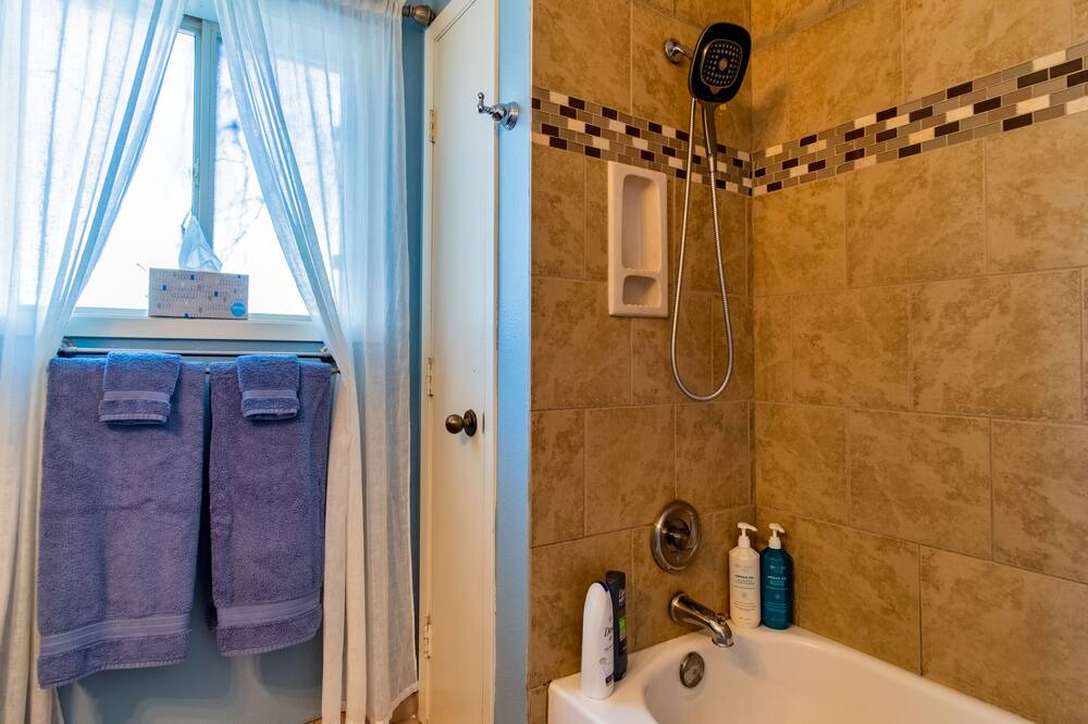 Photo of Bathroom in Depot Bench