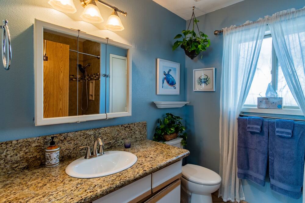 Photo of Bathroom in Depot Bench