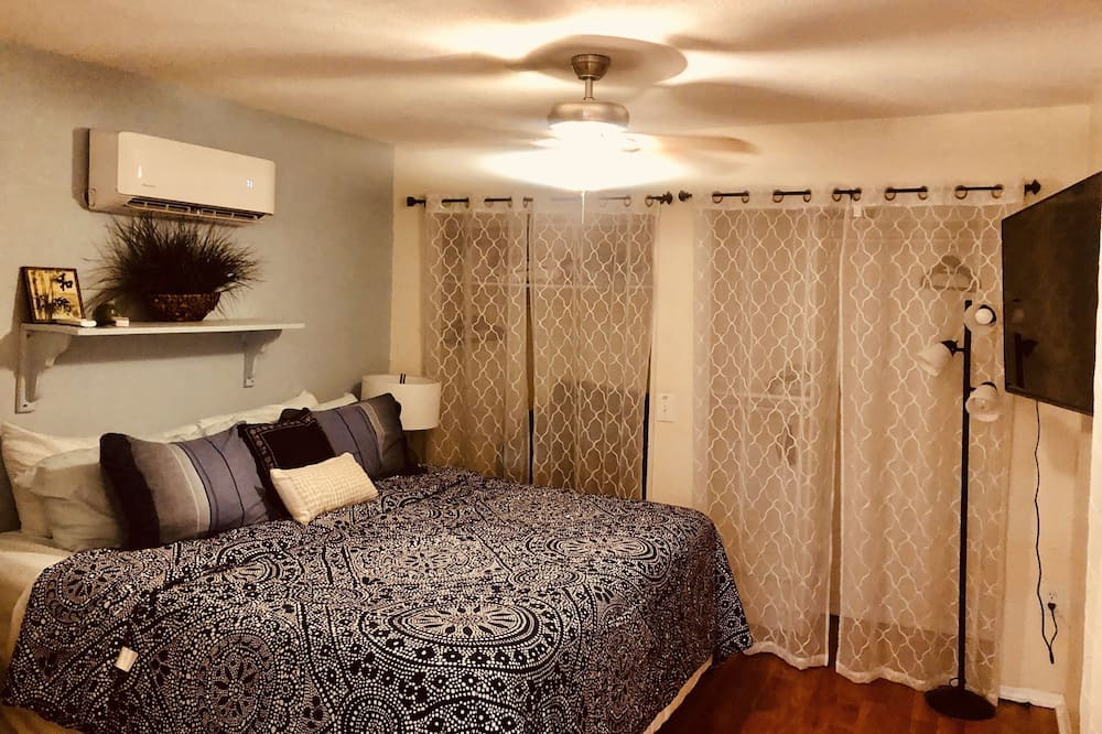 Photo of Bedroom in Depot Bench