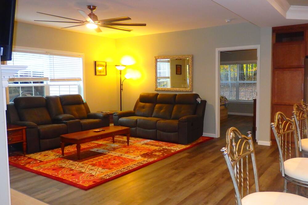 Photo of Livingroom in Treasure Lake