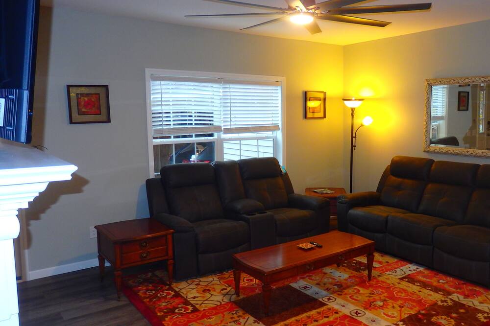 Photo of Livingroom in Treasure Lake