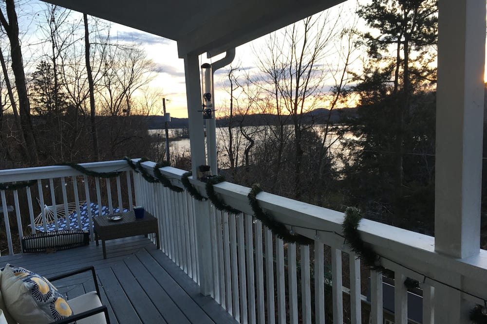 Photo of Patio Balcony in Putnam Lake
