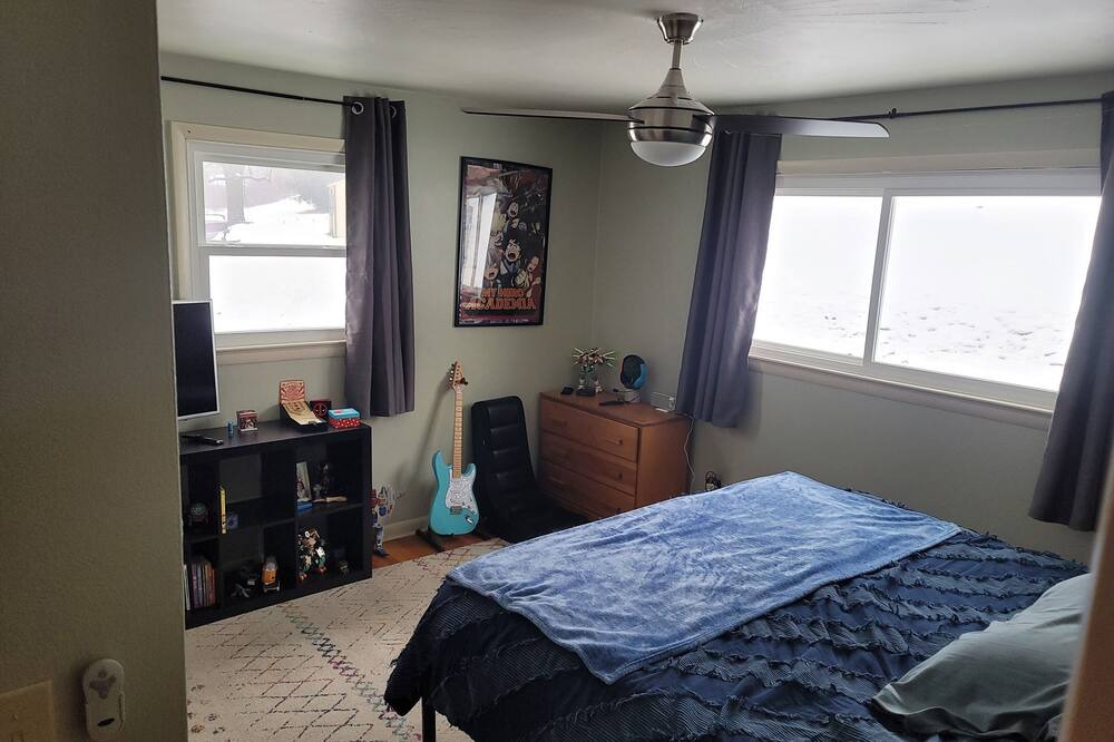 Photo of Bedroom in State College