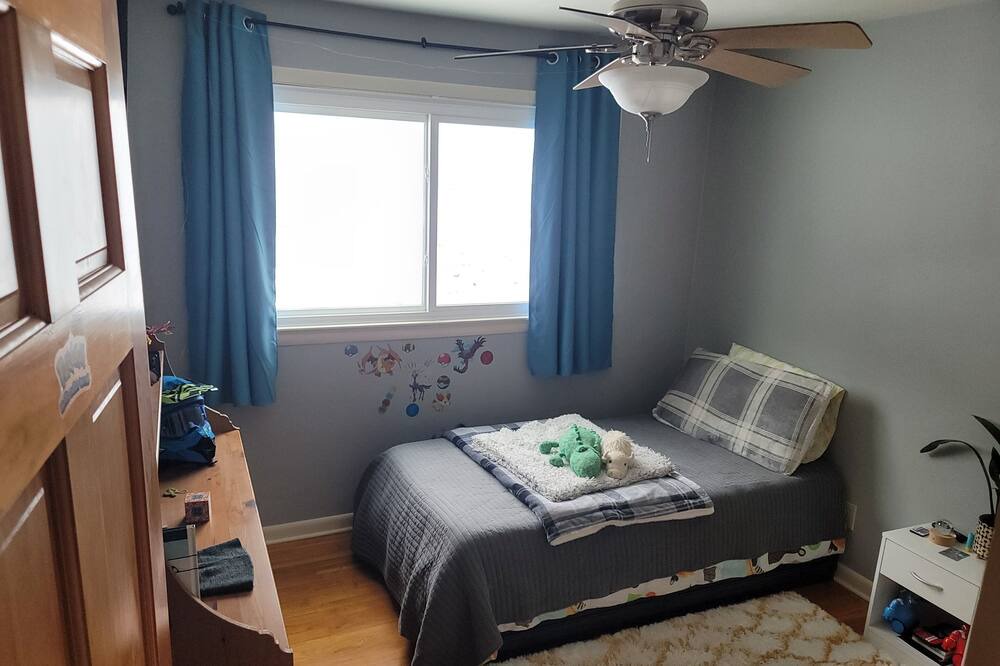 Photo of Bedroom in State College