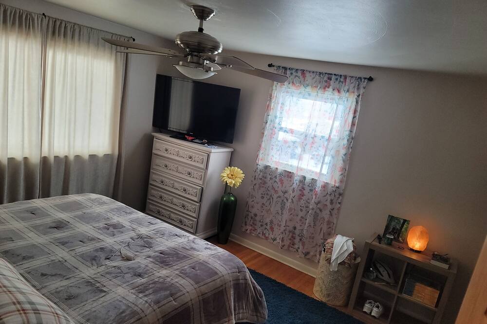 Photo of Bedroom in State College