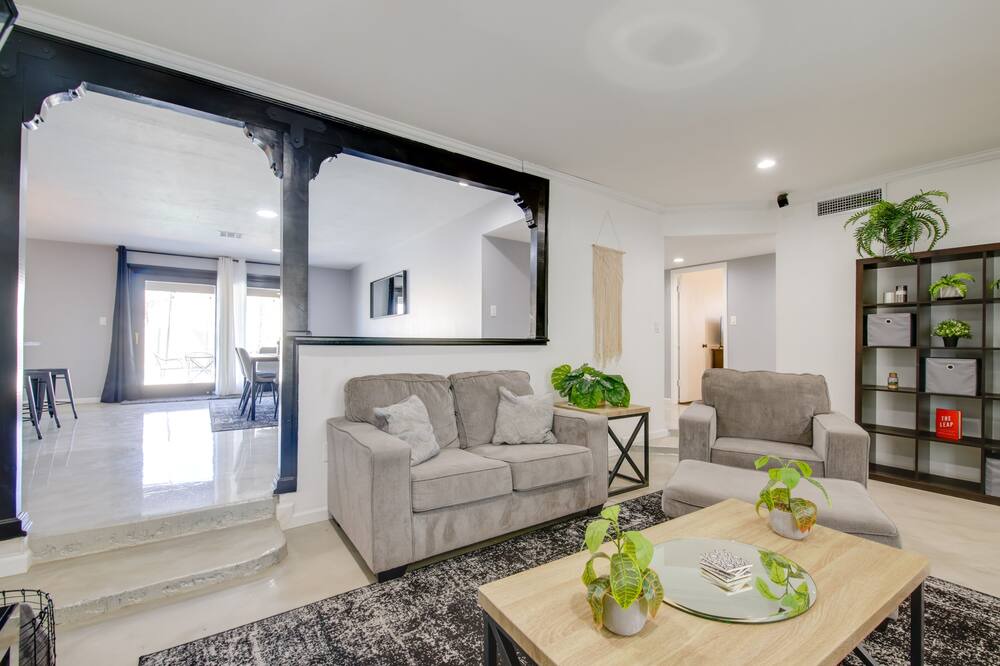Photo of Livingroom in Pointe Scottsdale