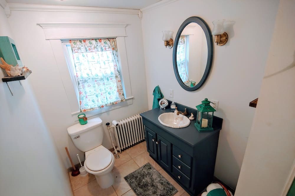 Photo of Bathroom in Ellerslie
