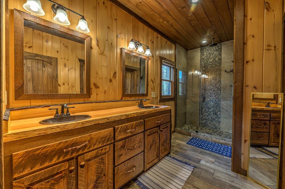 Photo of Bathroom in Blue Ridge