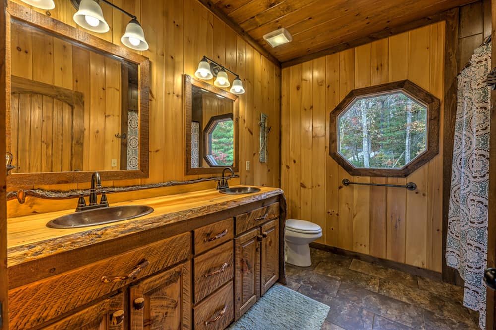 Photo of Bathroom in Blue Ridge