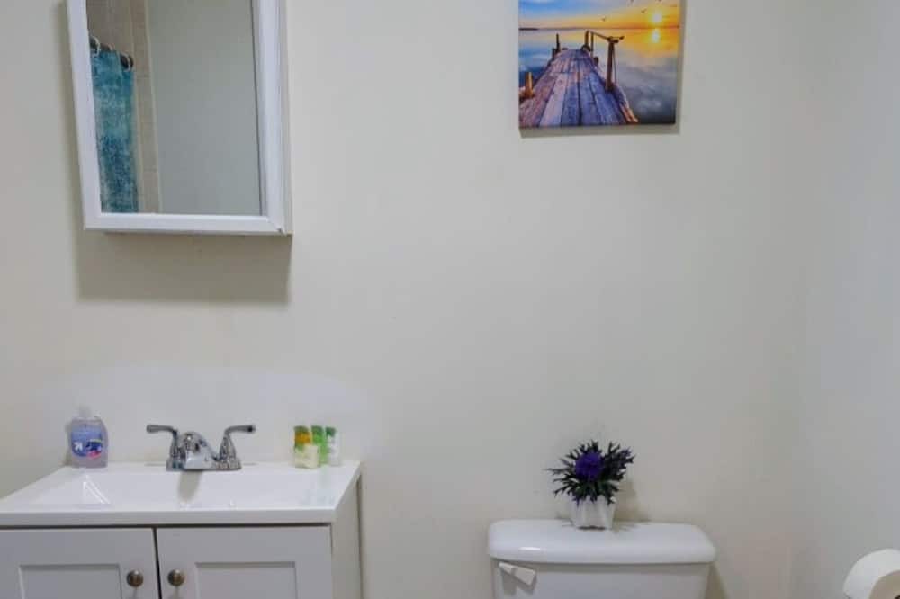 Photo of Bathroom in Iselin