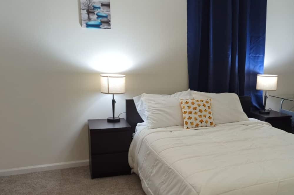 Photo of Bedroom in Iselin