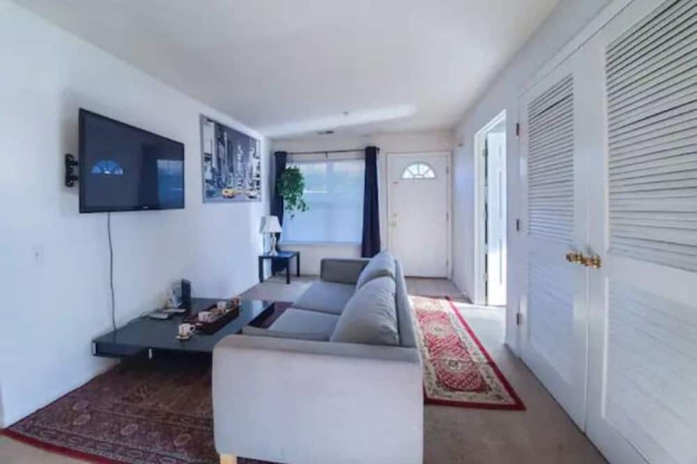 Photo of Bedroom in Iselin