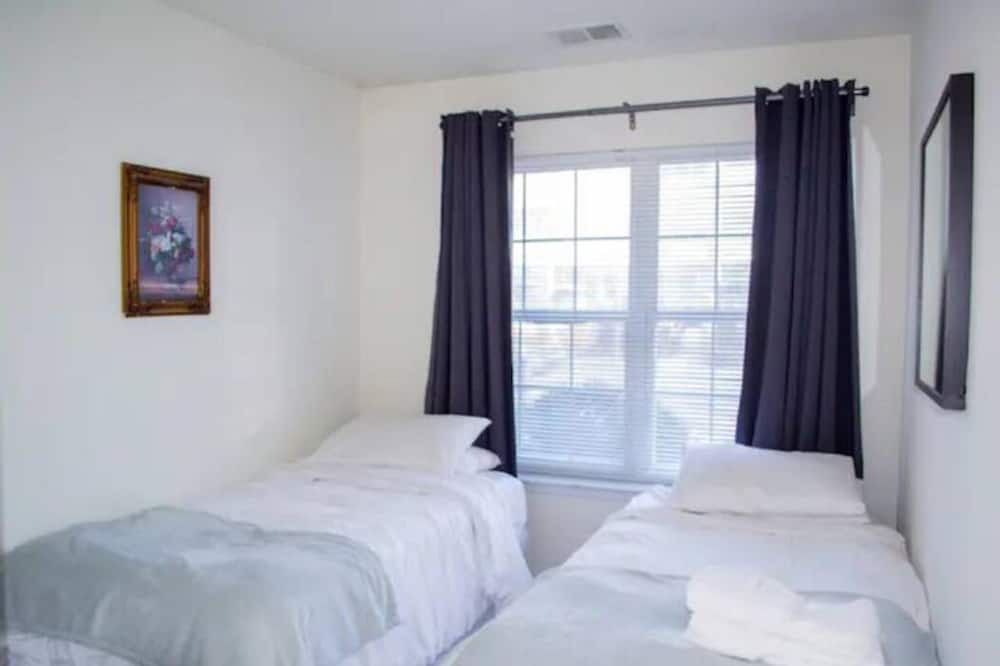 Photo of Bedroom in Iselin