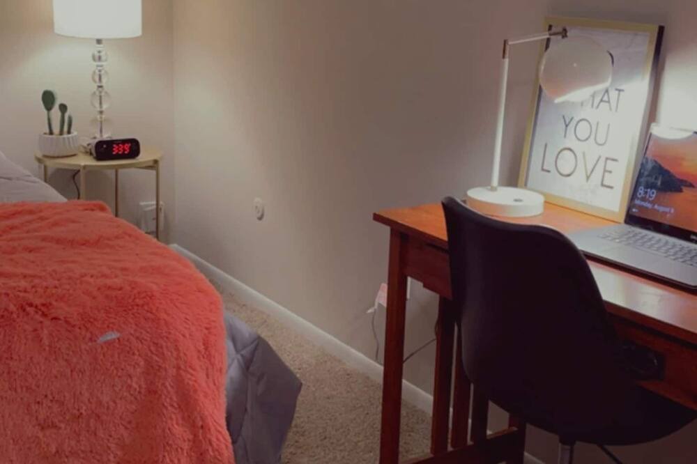 Photo of Bedroom in Summit Station