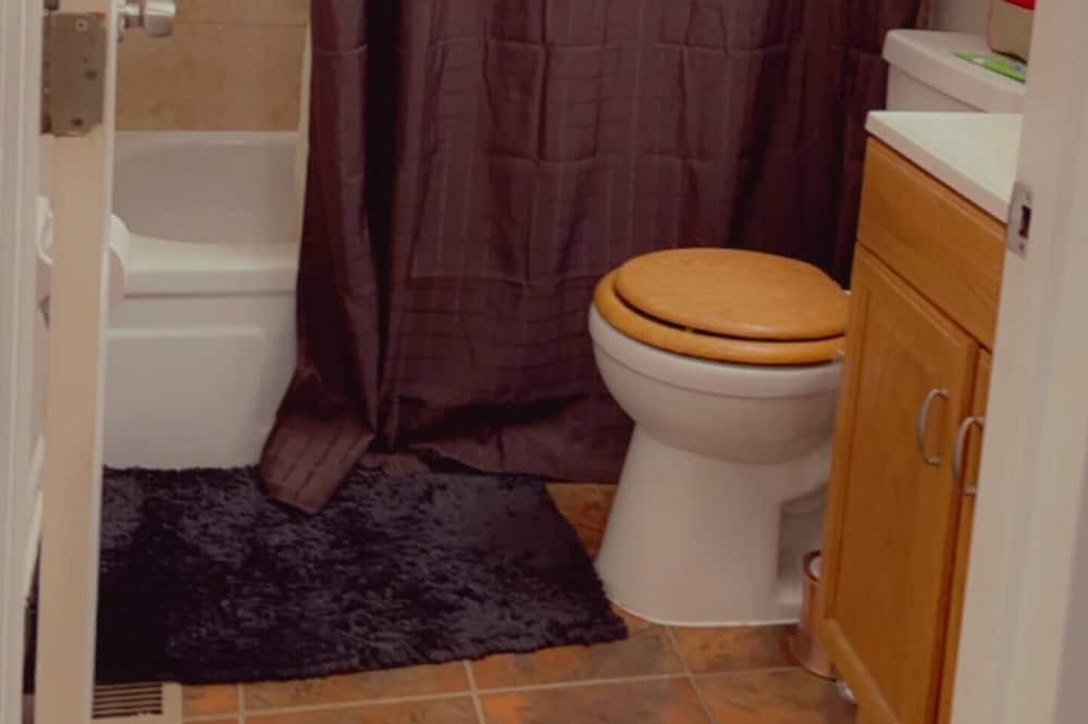 Photo of Bathroom in Summit Station