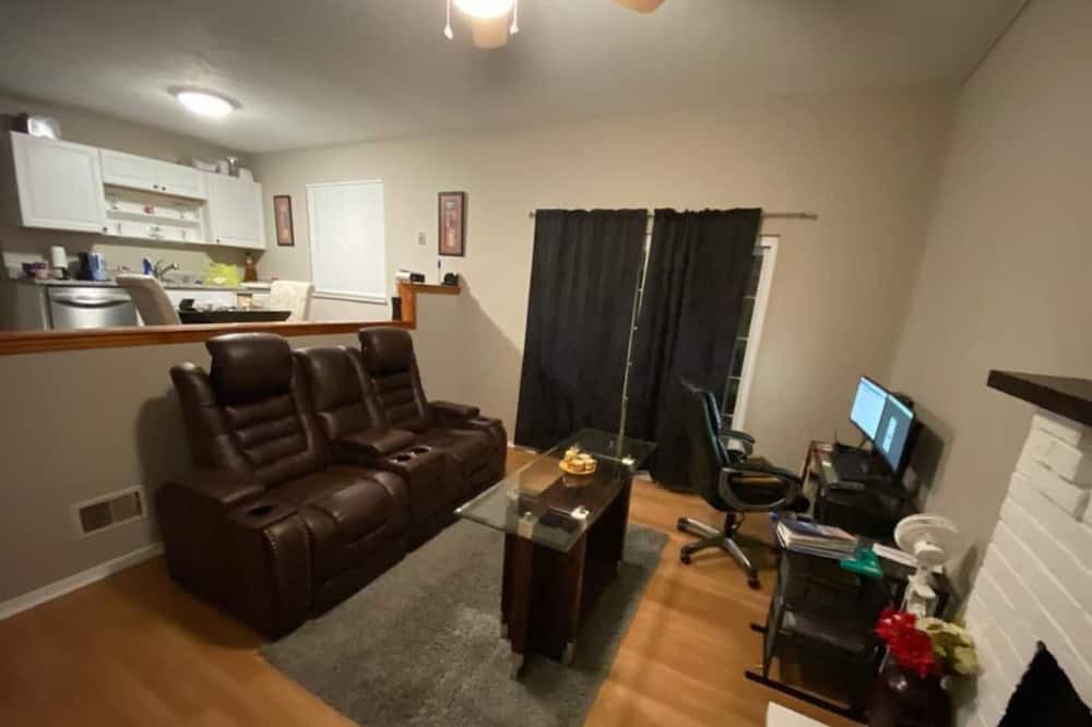 Photo of Livingroom in Summit Station