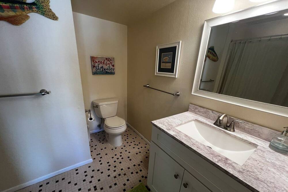 Photo of Bathroom in Townsend's Inlet
