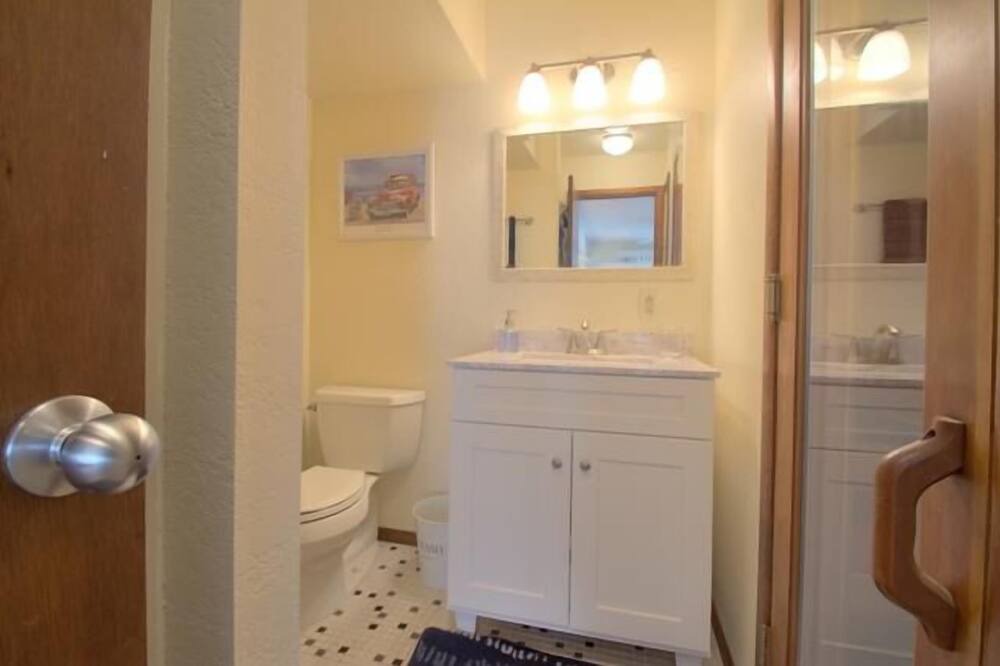 Photo of Bathroom in Townsend's Inlet