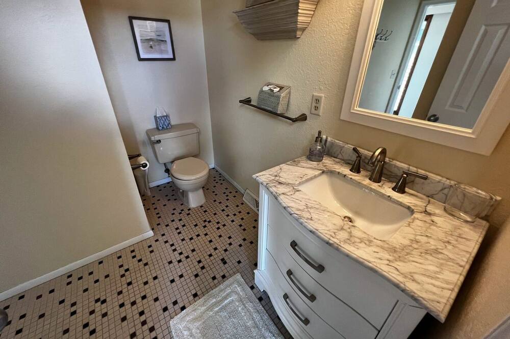 Photo of Bathroom in Townsend's Inlet