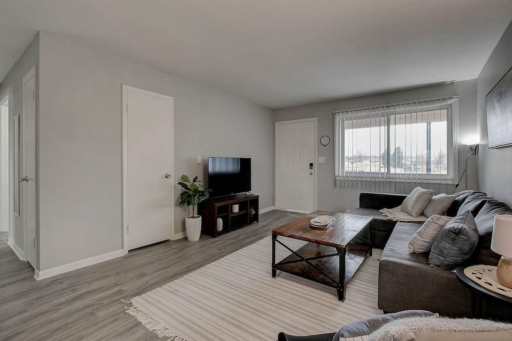 Photo of Livingroom in West Newton