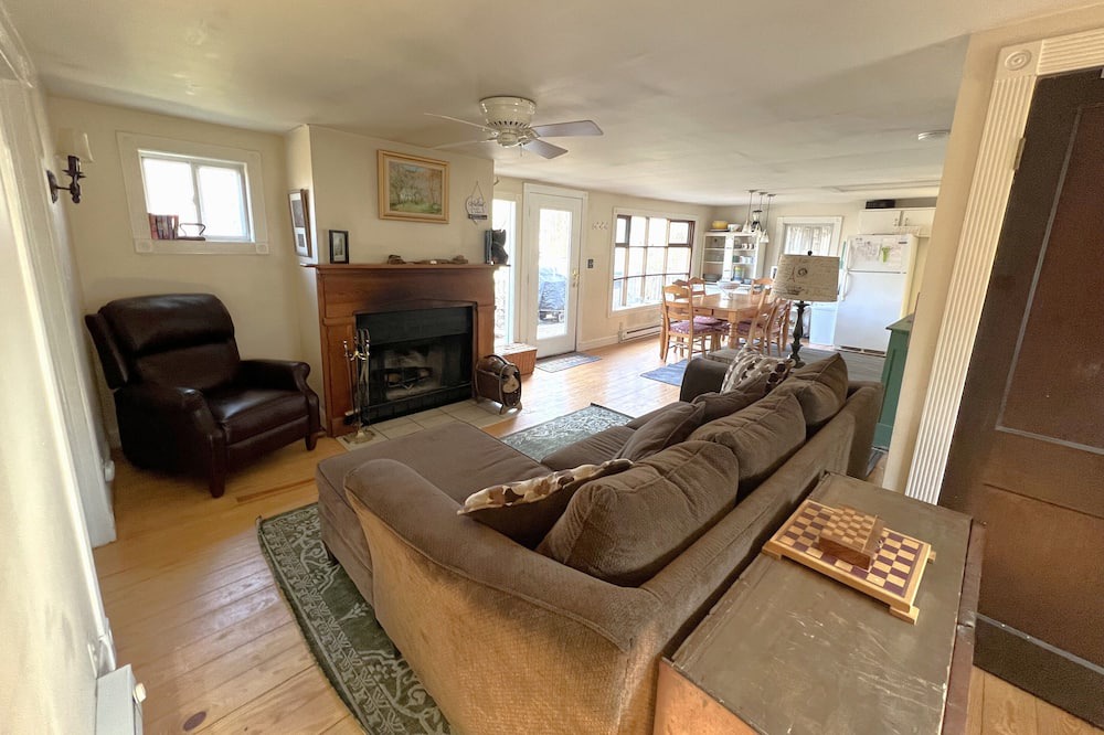 Photo of Livingroom in Paw Paw