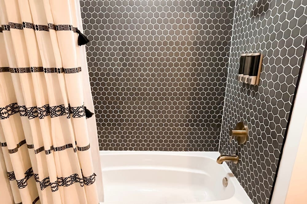 Photo of Bathroom in Borderland