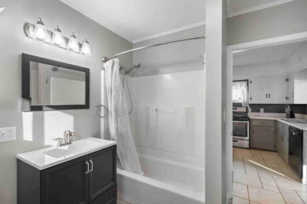 Photo of Bedroom in Avon Lake