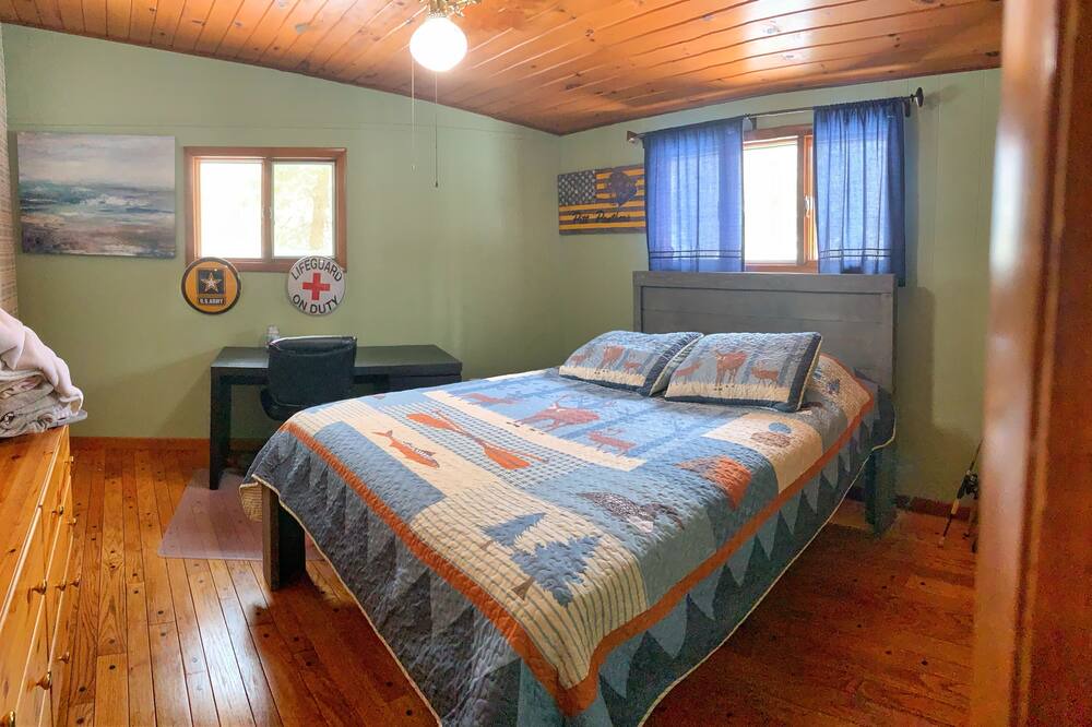 Photo of Bedroom in Indian Lake